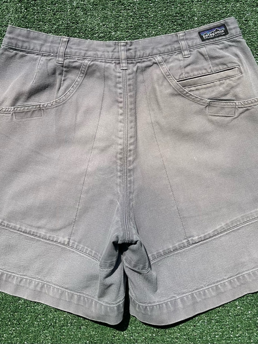 Vintage Y2K Patagonia Gray Faded Canvas Stand Up Shorts Men's Size 33